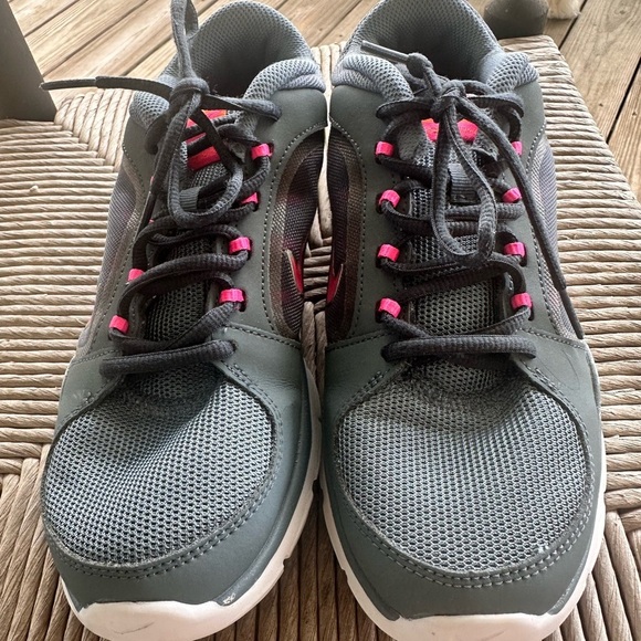 Nike Charcoal and Neon Pink Running Shoes - Picture 2 of 7